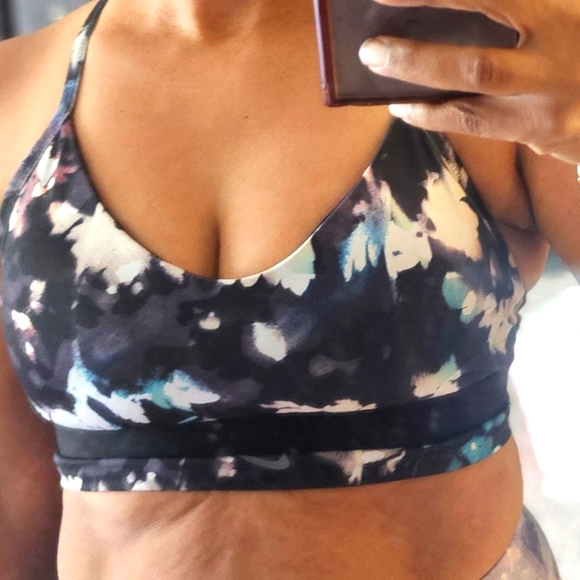 Nike sports bra - Picture 1 of 2